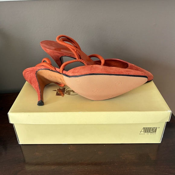 NIB Allure Women's Rust Suede 3.5" Heels - Picture 3 of 4